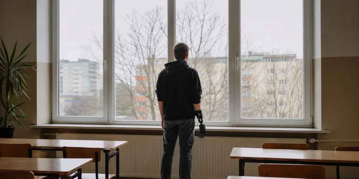 In Poland, 18-year-old Dominik receives modern prostheses — RMF24