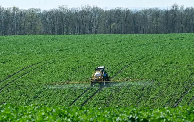 Українські фермери скорочують посіви через подорожчання пального та добрив