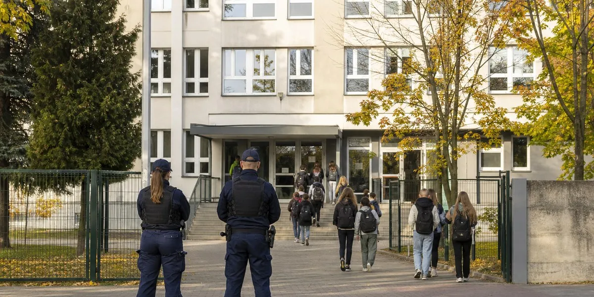 Policja w Polsce zatrzymała 192 osoby po atakach w szkołach — RMF24