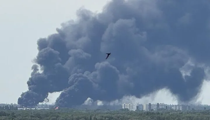 В рф у порту Темрюк після атаки дронів загорілися резервуари з нафтопродуктами