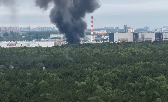 Відео: У Москві через атаку дронів спалахнула пожежа на нафтопереробному заводі