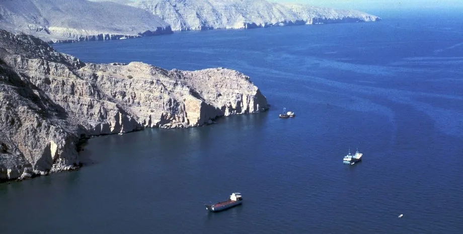 Франція та Британія проведуть конференцію щодо місії в Ормузькій протоці за участі 40 країн