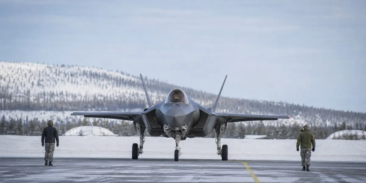 Prezydent Stubb nadał pierwszemu fińskiemu F-35 imię Sisu — YLE News