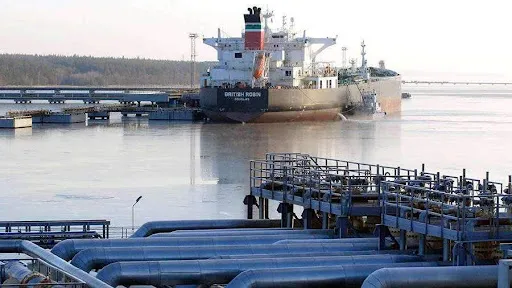 У порту Приморська другу добу палає нафтобаза після атаки дронів