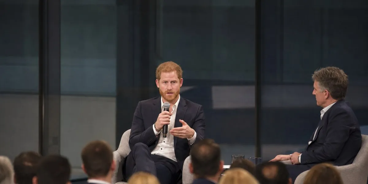 Książę Harry ostrzegł przed zagrożeniami ze strony chatbotów AI dla młodzieży — Asharq Al-Awsat