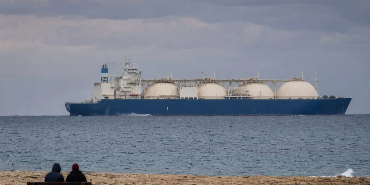 Unidentified projectile hits Greek-flagged LNG carrier — Cyprus Mail