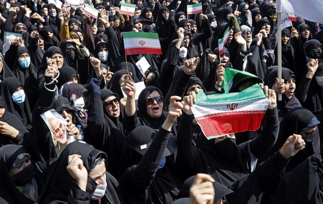 Протести в Ірані набирають обертів, люди скандують «Смерть Хаменеї»