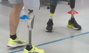 Фото: у Києві автобус спалахнув під час руху