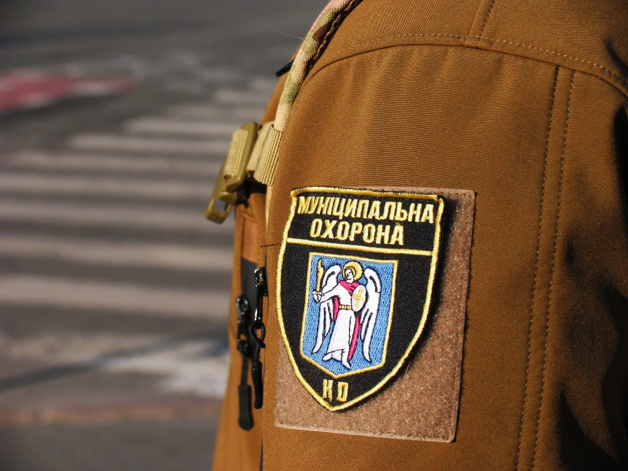 На Позняках підлітки проникли на недобудову і напали на охоронця