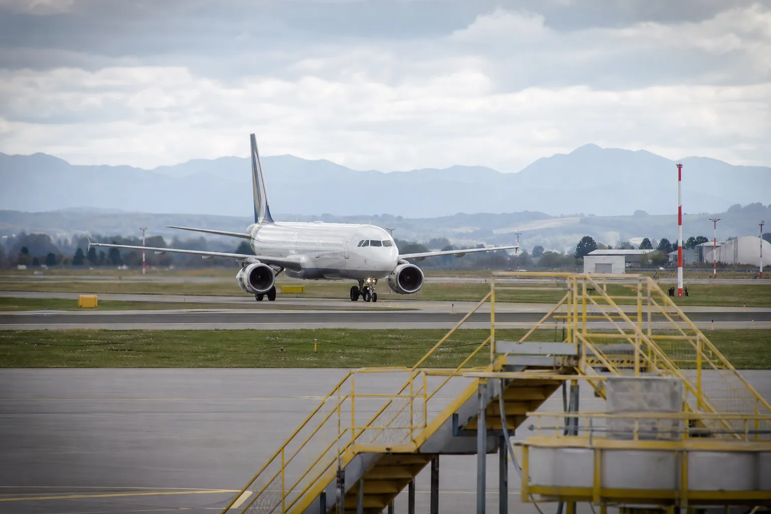 В Новой Зеландии рейс Qantas в Сидней перенаправили в Крайстчерч из-за возможной проблемы с двигателем