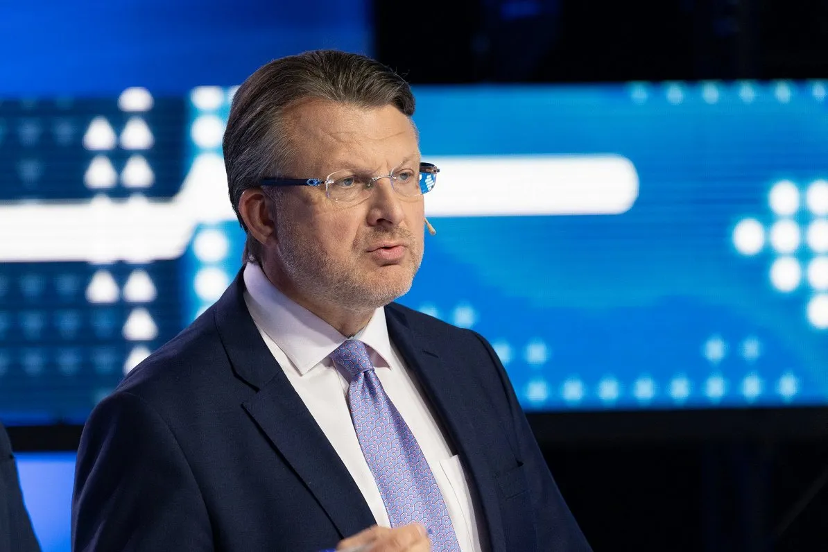 У Латвії закликали позбавити громадянства ексєвродепутата, який закликав бомбити Балтію