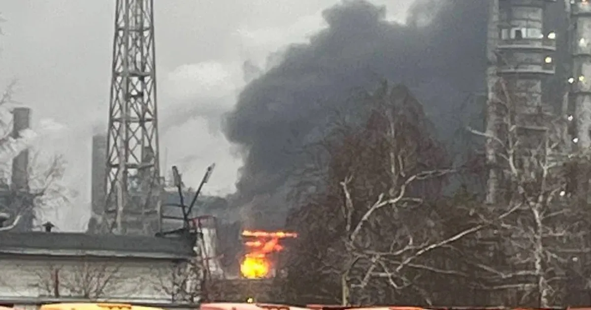 З'явилося відео потужної пожежі на Нижньокамськнафтохімі