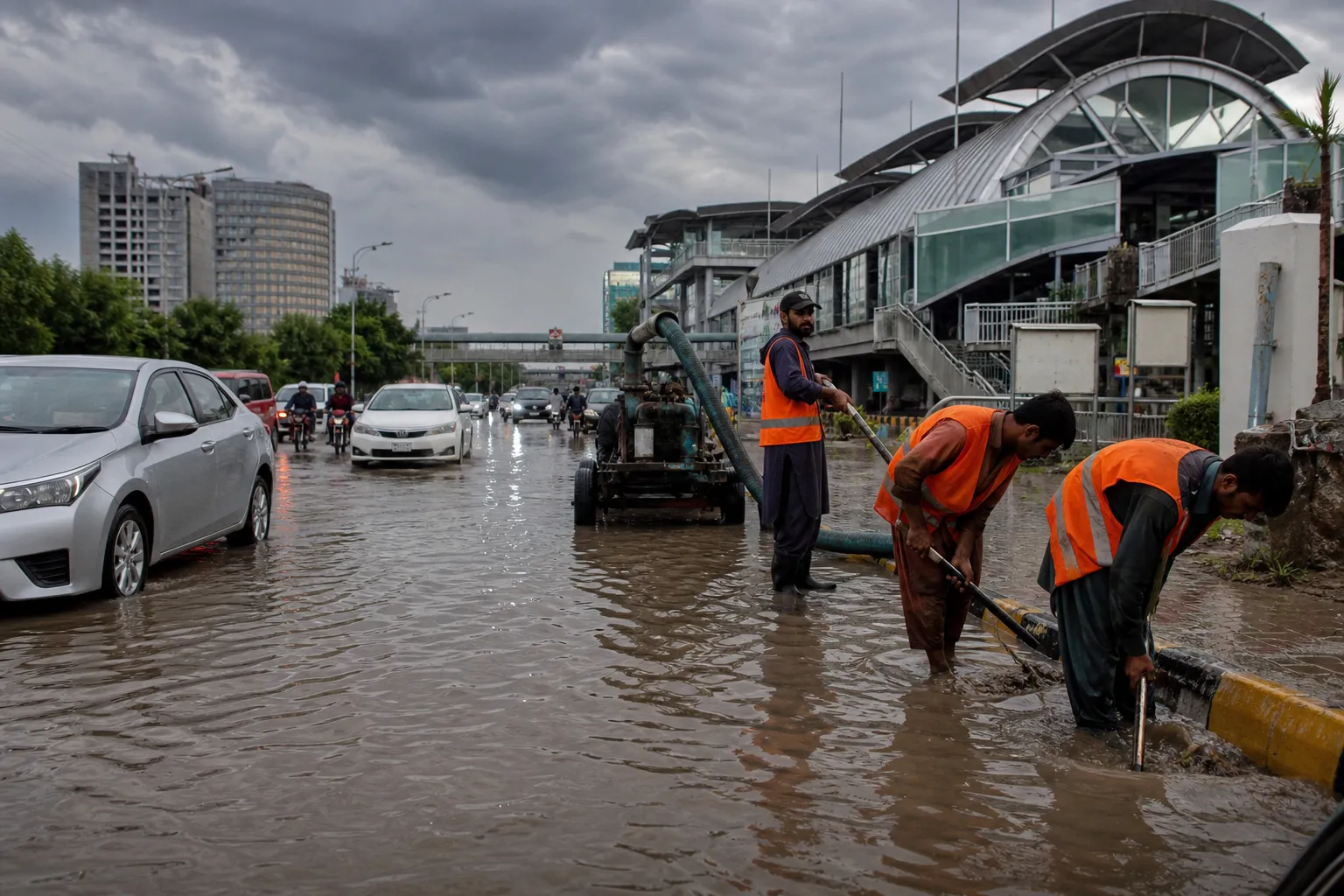 Heavy rain floods areas of Islamabad and Rawalpindi in Pakistan — Dawn