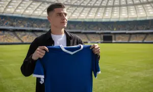 Видео: Чисору пришлось оттягивать от Усика на дуэли взглядов