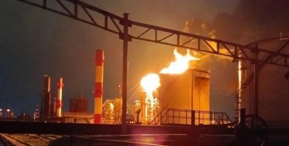 Генштаб підтвердив удари по місцю пуску «Шахедів» в Донецьку, НПЗ і нафтооб'єктах в Криму