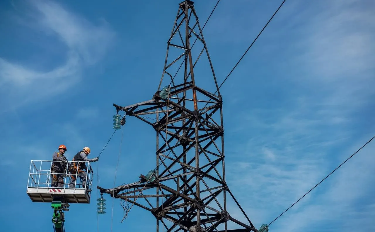 Після масштабної аварії енергосистема України відновлюється