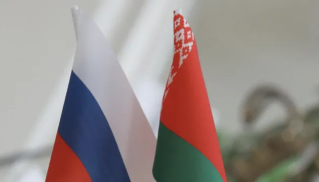 Wzrosła liczba Białorusinów, którzy uważają rosję za większe zagrożenie niż Stany Zjednoczone