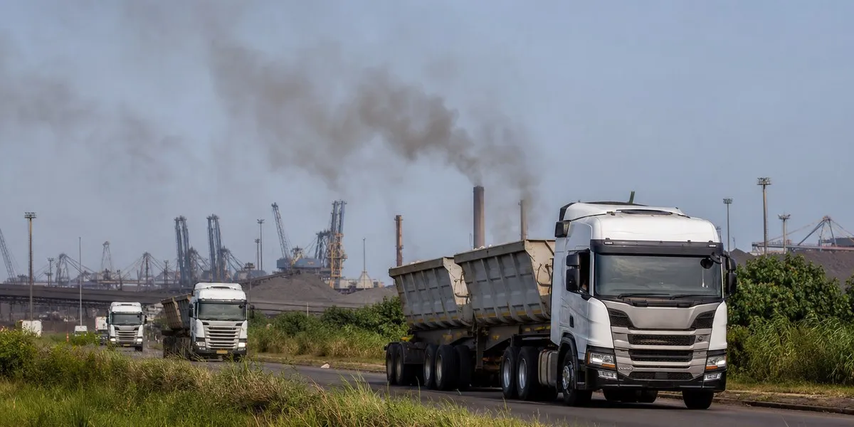 Port Richards Bay ograniczył ruch ciężarówek z węglem po skargach — TimesLIVE