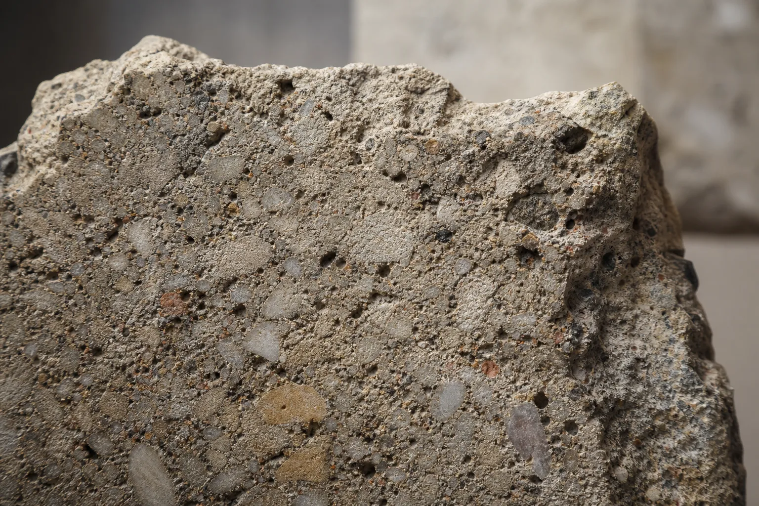 Roman concrete provides grounds for a hypothesis about the blocks of the Giza pyramid
