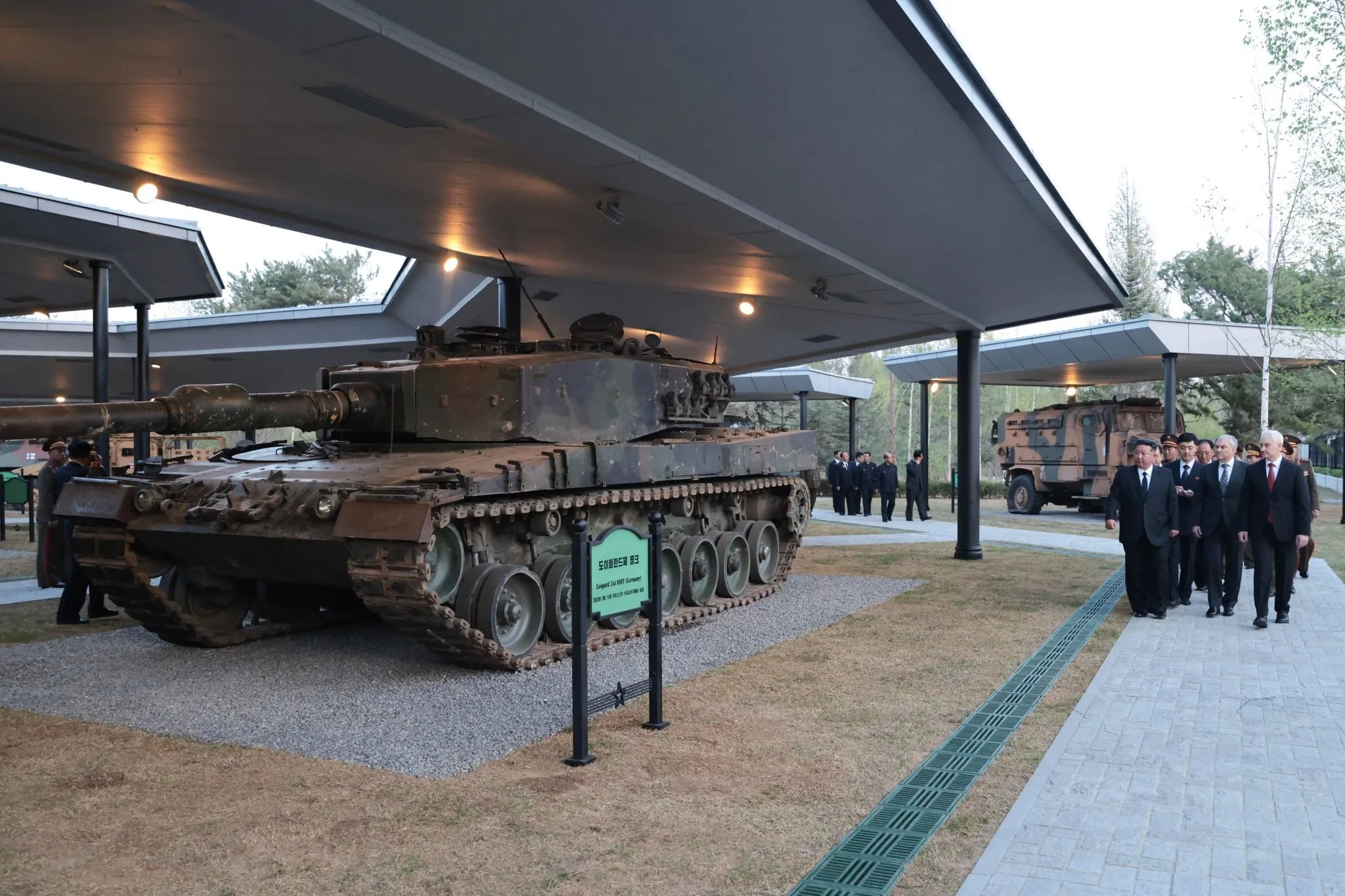 Кім Чен Ин у КНДР відкрив музей, у якому представлена трофейна техніка ЗСУ