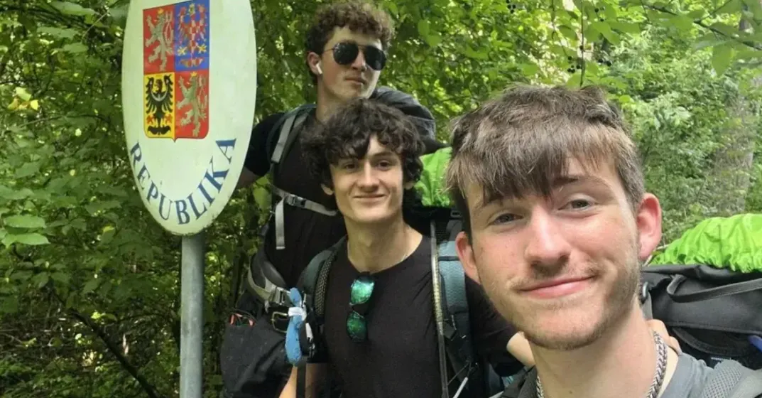 Nastolatkowie pieszo przeszli z Wielkiej Brytanii do Ukrainy, aby zebrać milion hrywien dla szpitali i domów dziecka