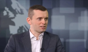 Ейфелеву вежу підсвітили кольорами прапора України до річниці вторгнення