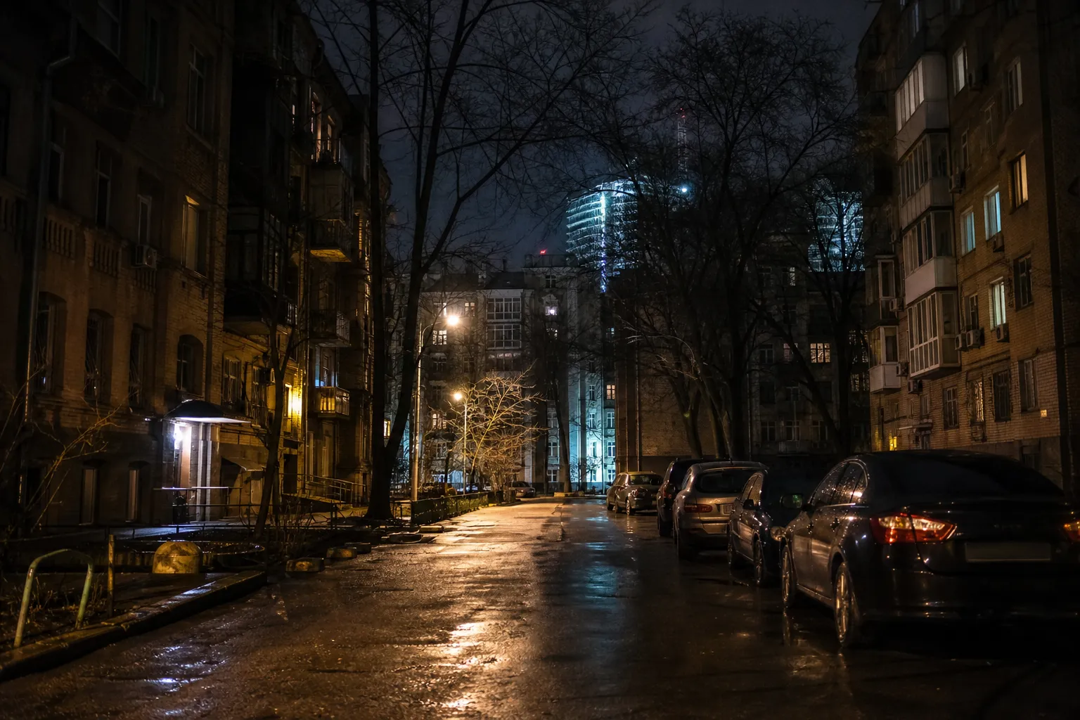 Russia resumes strikes on Kyiv after three-day pause