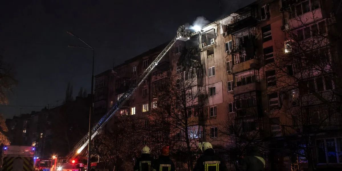 Rosyjski atak na Kijów trafił w EC-4, zginęła jedna osoba — BBC News