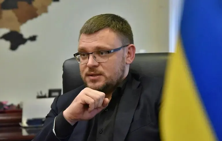 Kryvonos denied any conflict between NABU and the SBU, but claimed that detectives were being surveilled
