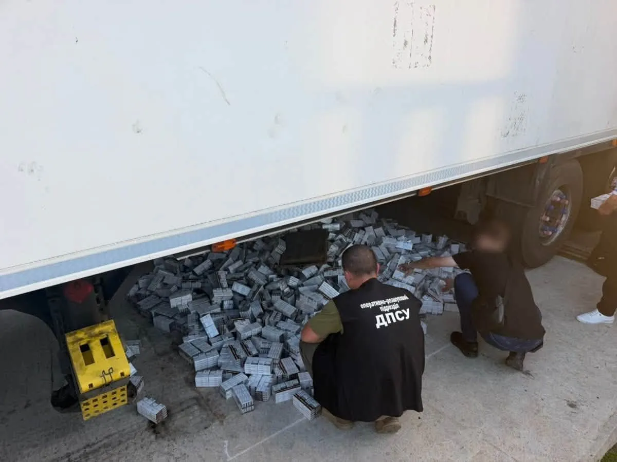 More than 11,000 packs of cigarettes were found in a truck in Bukovina