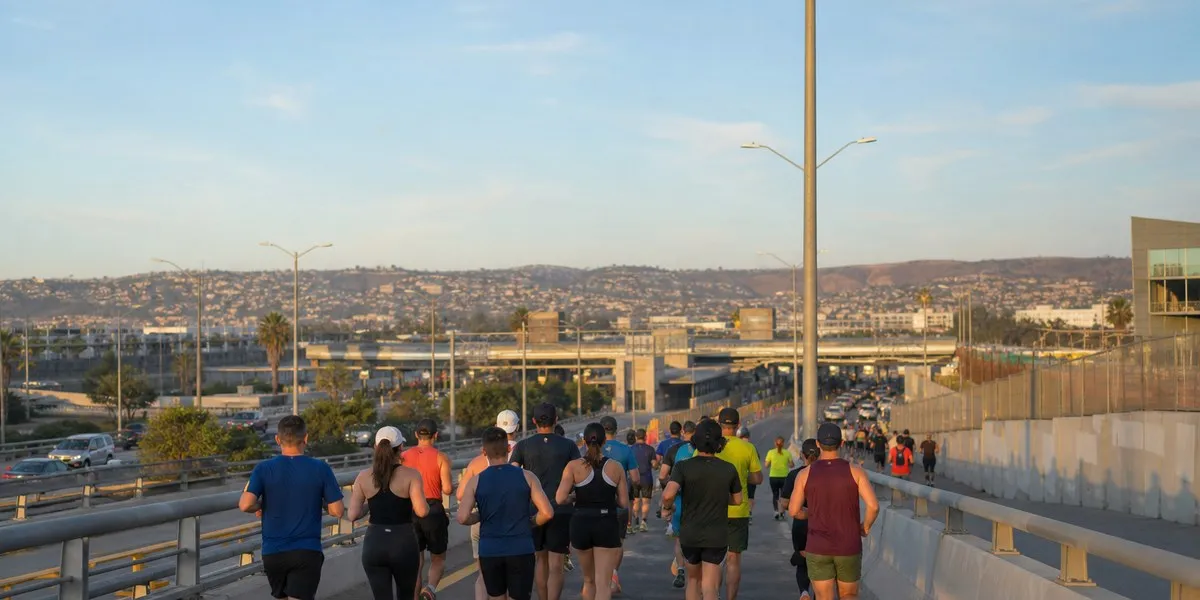 San Diego–Tijuana race to cross US-Mexico border