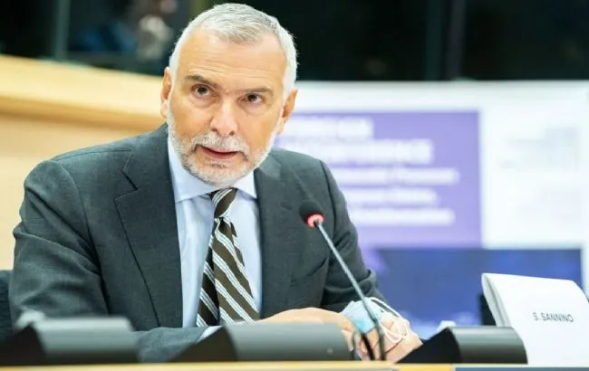 Скандал у ЄС: високопосадовець іде у відставку через розслідування корупції