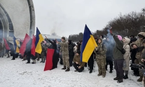 Фото: у підземці з’явились постери з тролінгом керівництва Київського метрополітену