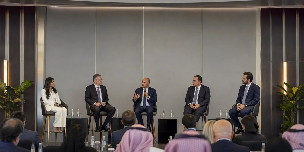 Arabia Saudyjska przeznaczyła 14 GW na infrastrukturę AI — Asharq Al-Awsat