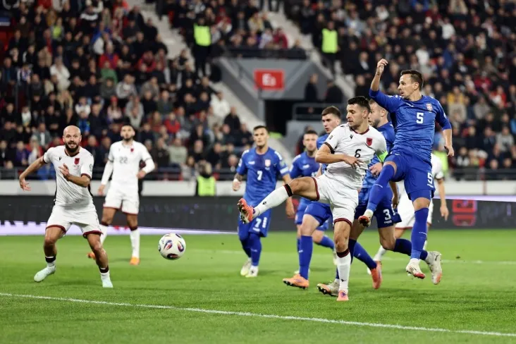 W Albanii kibice po zwycięstwie swojej reprezentacji zaśpiewali pieśń o «śmierci Serbii»