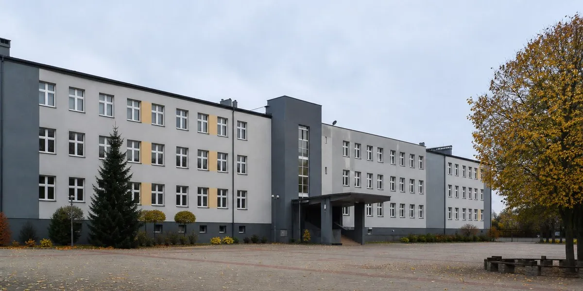 W szkole w Ostrołęce rannych zostało co najmniej siedem osób — RMF24