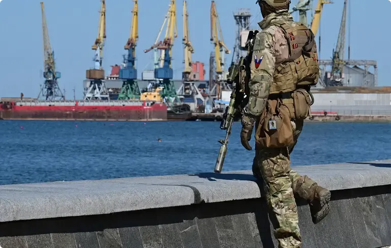 рф створює у порту Бердянська хаб для вивезення краденого українського зерна