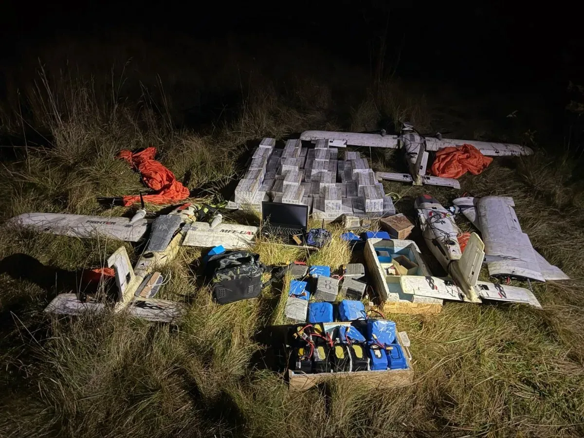 На Львівщині батько та син хотіли дронами переправити цигарки в Європу – відео