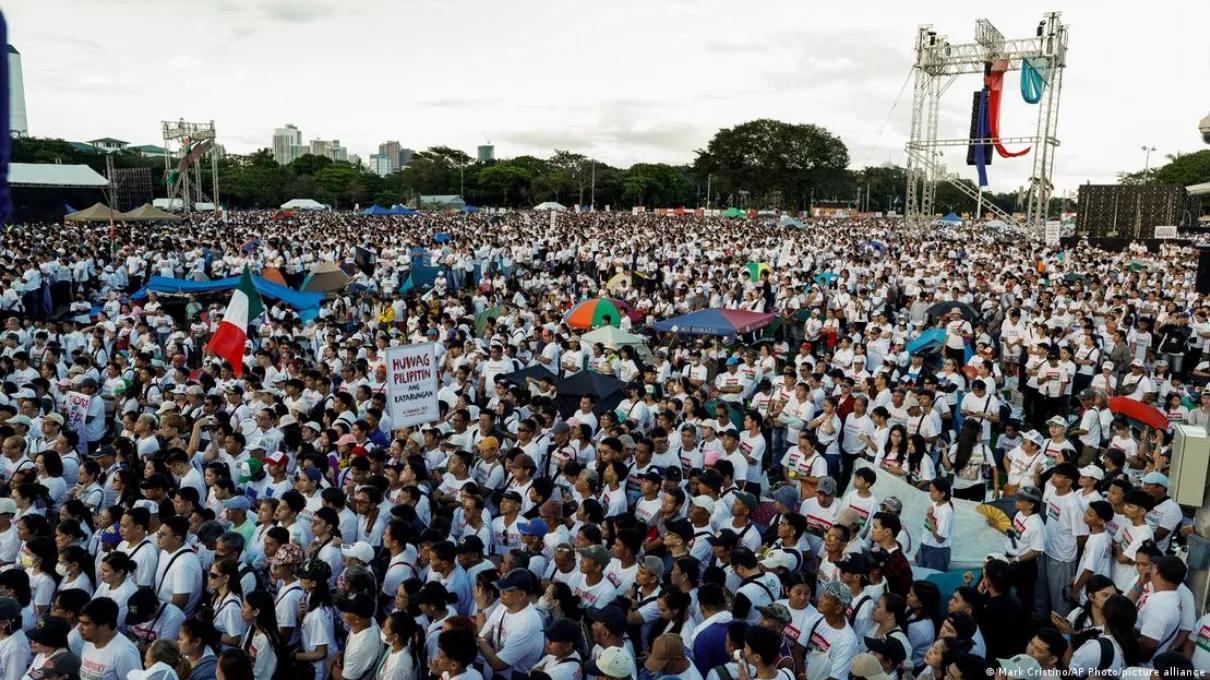 Філіппіни охопили масові протести через корупційний скандал