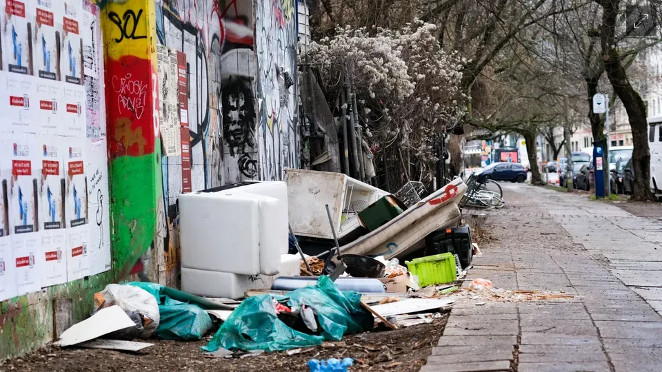 Берлін різко посилив штрафи за сміття: недопалок — до €3000, за стару шину — до €20 000