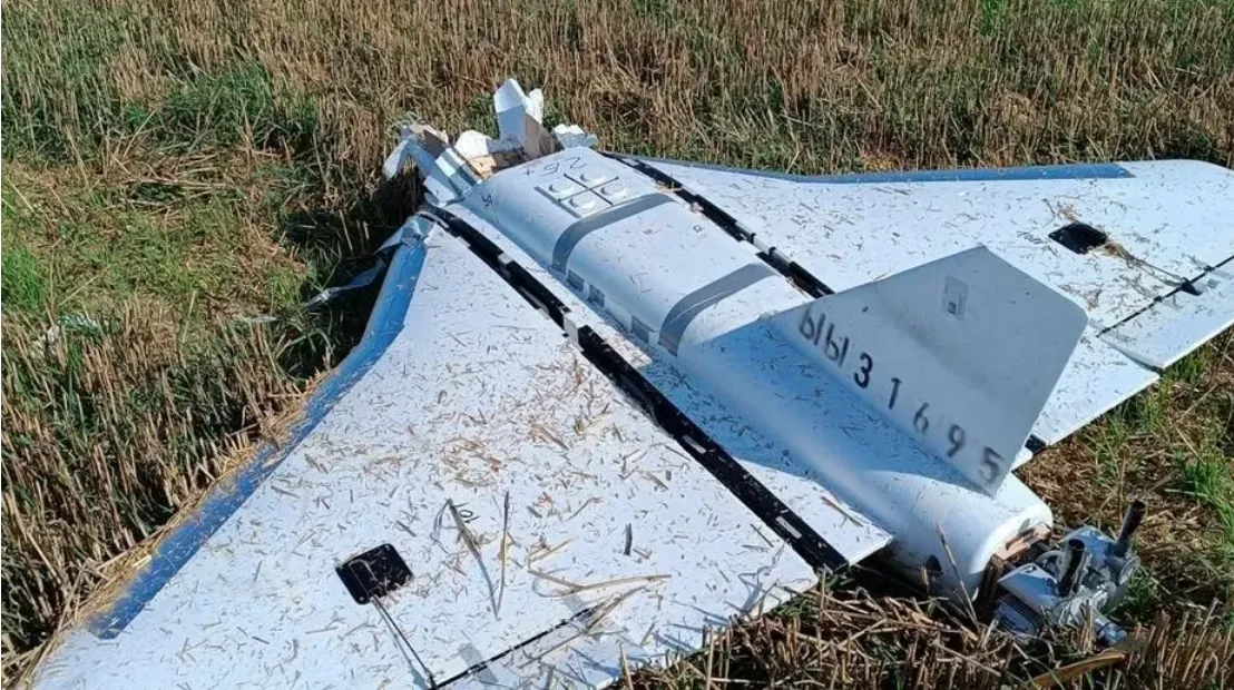 Фото: у Солом'янському районі уламки дрона впали на будинок