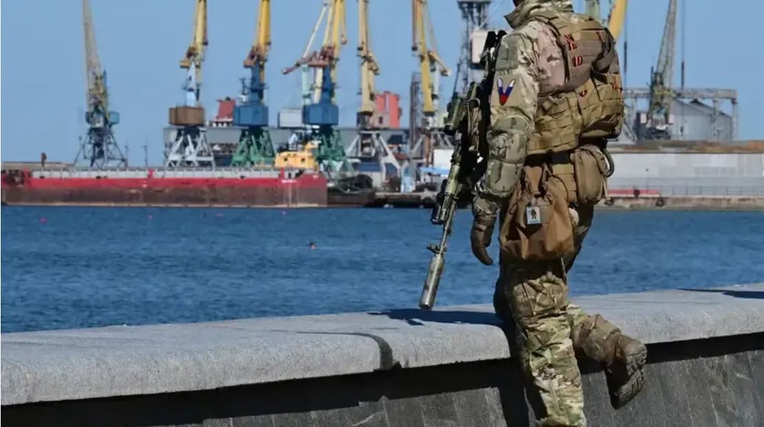 Зеленський застосував санкції проти суден, які вивозили крадене українське зерно