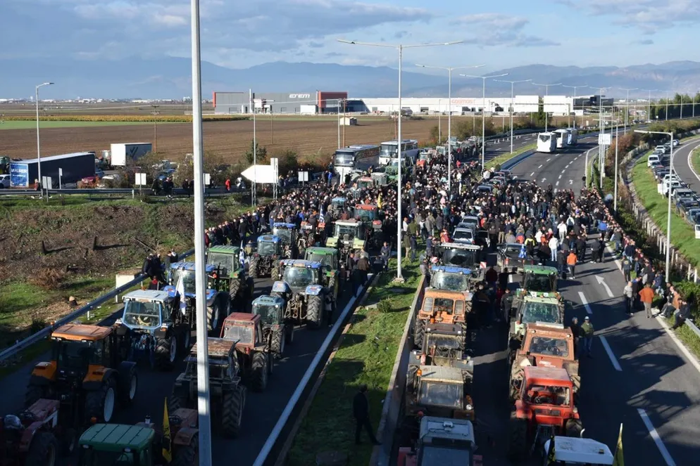 У Греції протестують фермери заблокували ключову автомагістраль