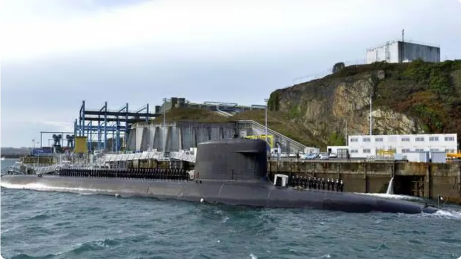 Військові Франції відкрили вогонь по дронах біля бази субмарин – Le Figaro