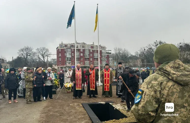 У Львові на території колишнього «Пагорба слави» почалися поховання українських захисників