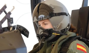 Пара з Індії пливла на власне весілля у величезній каструлі. Через негоду у місті затопило всі вулиці