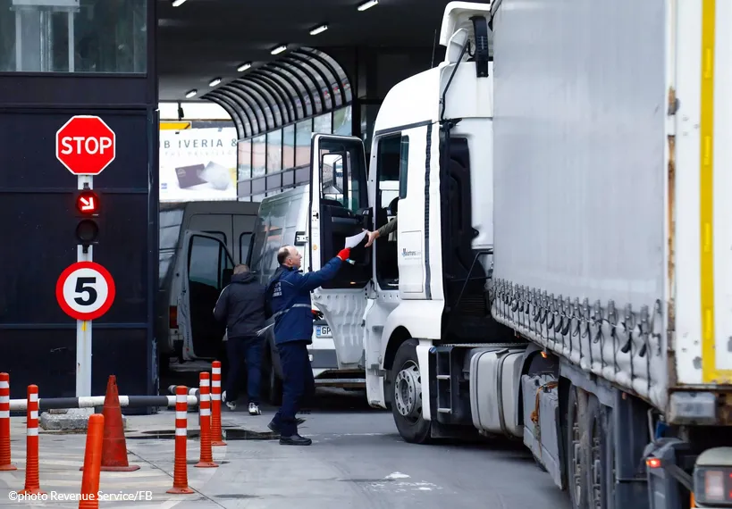 У Грузії затримали рекордну партію героїну, схованого у мармуровій плитці – відео