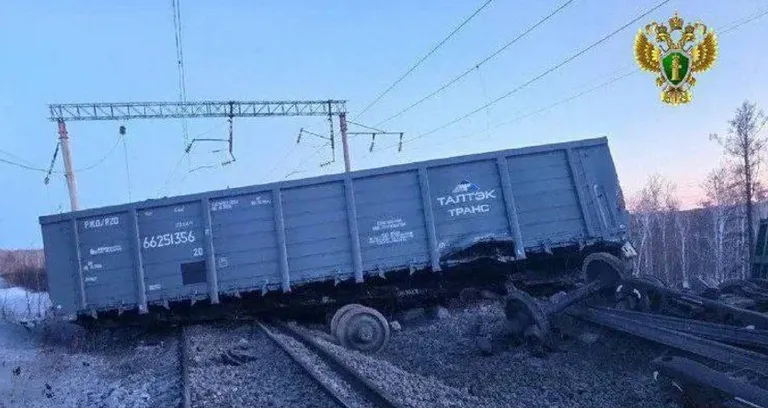 В Амурській області рф зійшли під укіс 35 вагонів товарняка