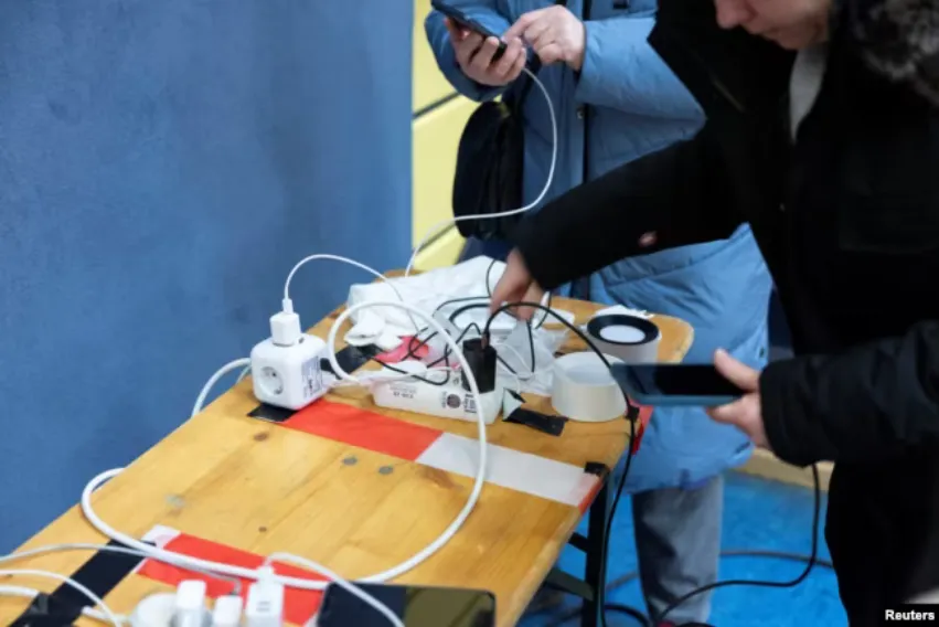 Українці відкрили Пункт незламності у Берліні, де стався блекаут