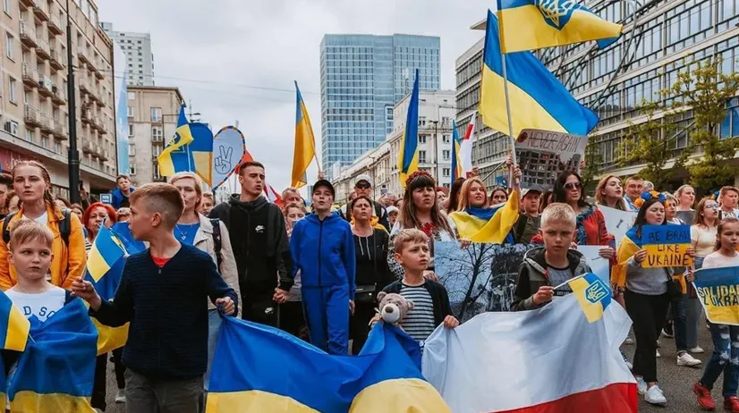Ставлення поляків до прийому українських біженців впало до історичного мінімуму